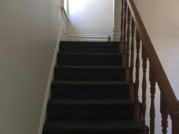 5th image of 402 W 1st Ave