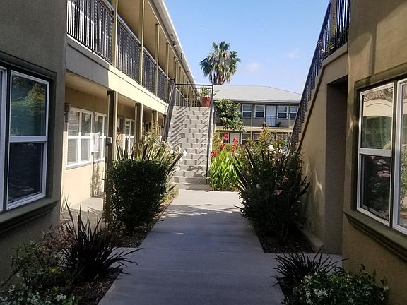 3rd image of 3060 Suncrest Dr Unit 7