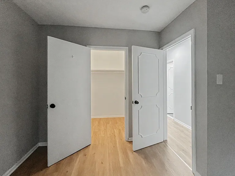 200 E Maple Ave — Photo 18