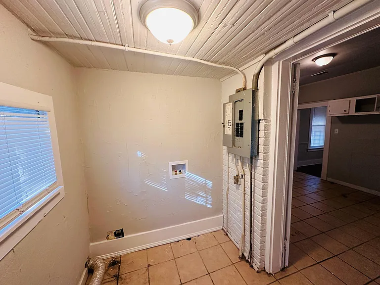 3239 Douglass Ave — Photo 9