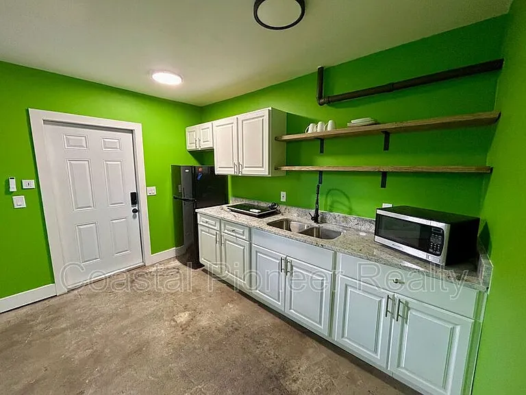 115 W Plymouth St #C — Photo 4