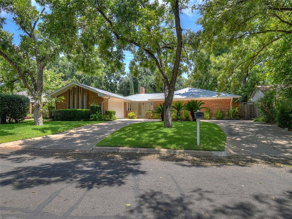 1st image of 304 San Saba St