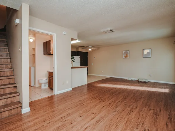 611 Sherwood Dr #H, Victoria, TX 77901