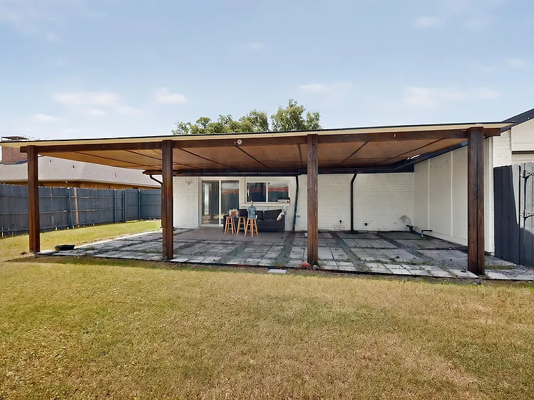 1807 Auburn Dr — Photo 9