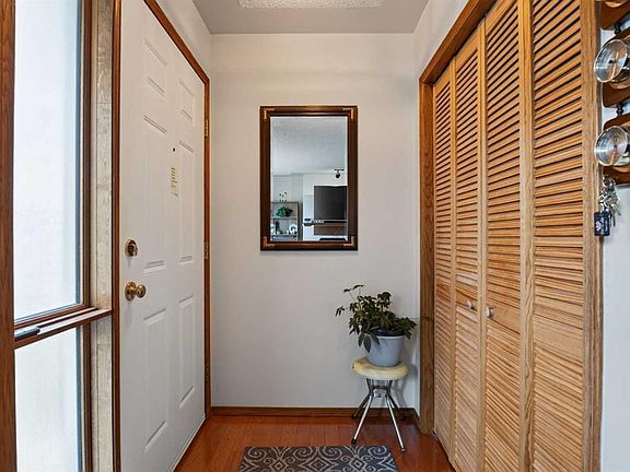 4th image of 302 W Mount McKenzie Gdns SE