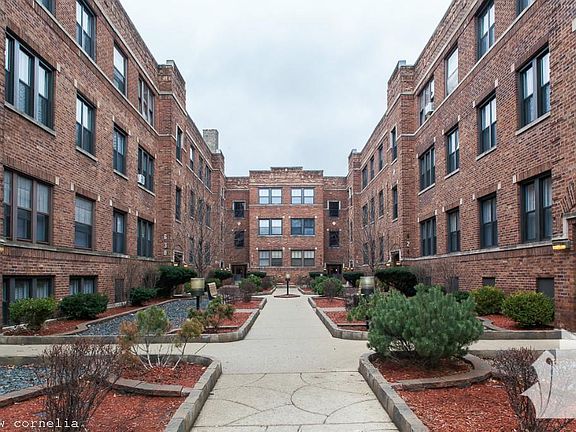 4th image of 622 W Cornelia Ave #818