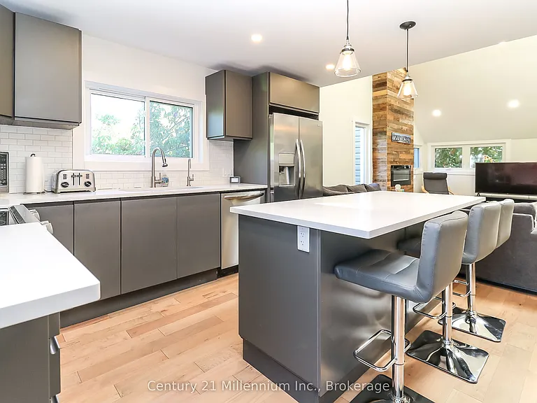 194 Escarpment Cres — Photo 10