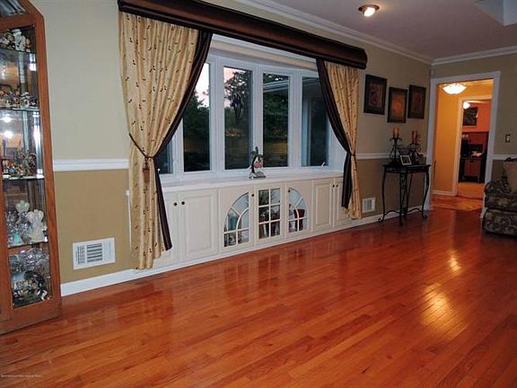 4th image of 31 Winchester Dr