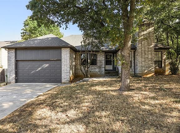 3rd image of 6733 Parkwood Dr
