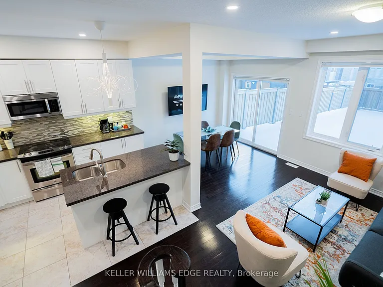 44 Medici Ln — Photo 8