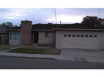 1515 Sierra Ln photo 1