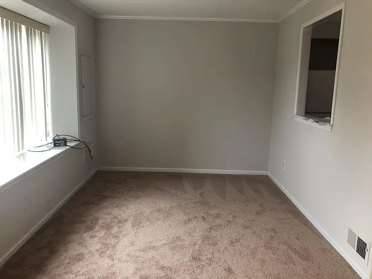 131 Caernarvon Ct — Photo 13