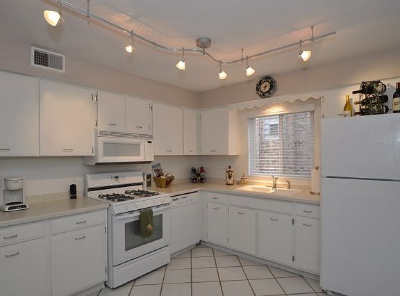 4th image of 375 S Lake Shore Dr APT 101