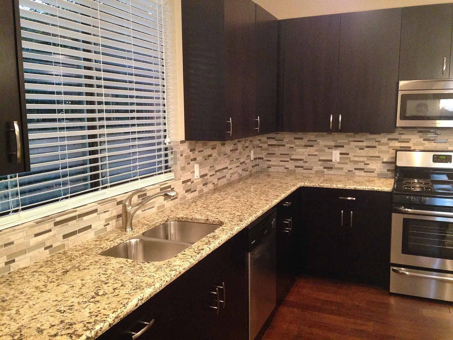Ut Pre-Lease: 2013 Construction - 6 Bed / 3 Bath, Top Of The Line Finishes — Photo 4