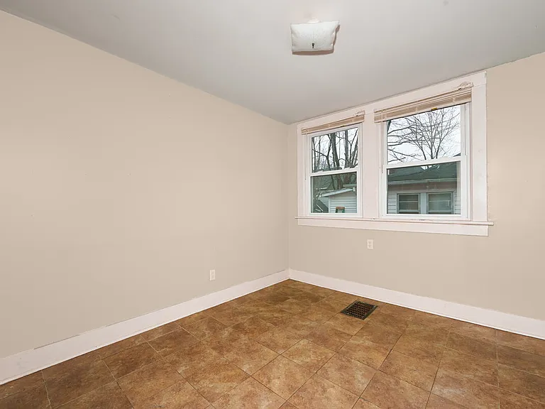 207 N Oak St #A — Photo 10