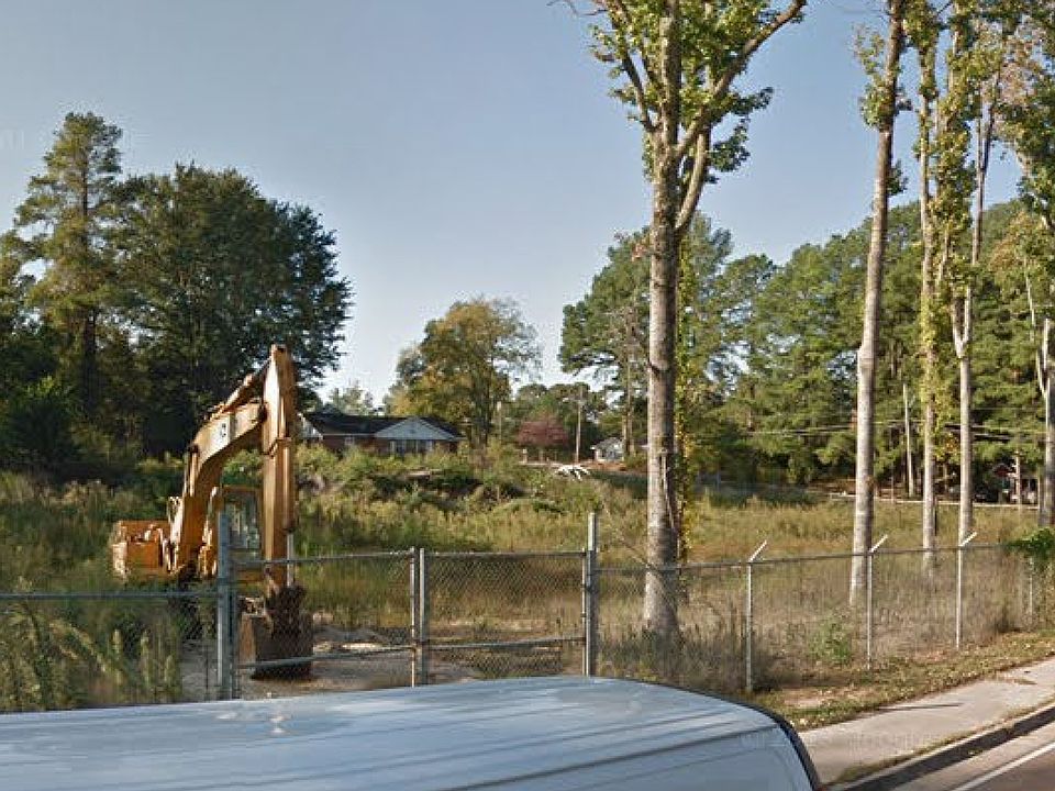 2nd image of W Shelby Dr