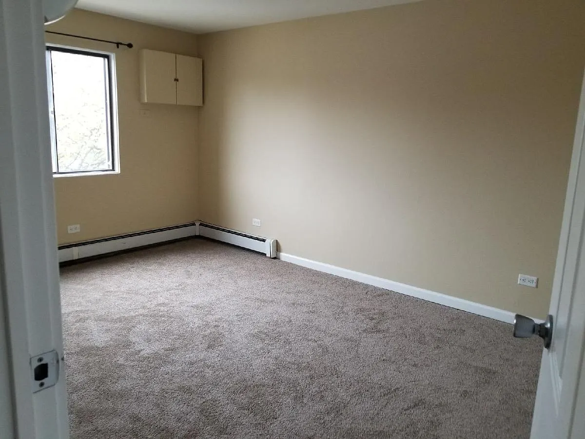 Master freshly painted, brand new carpetting - Parkside Ct