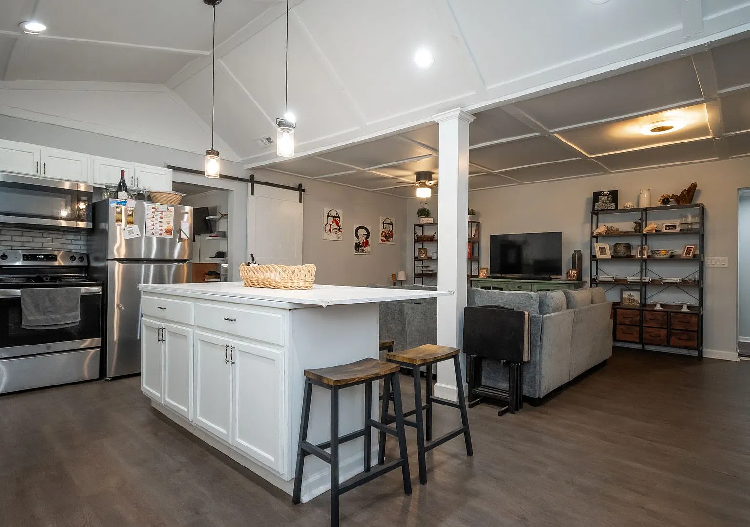 120 Hillside St - Available January 2027! — Photo 4