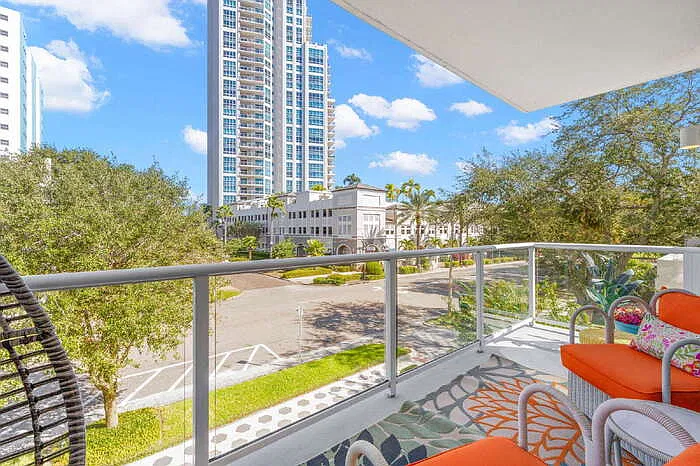 3 bed, 3.0 bath, 2100 sqft, $7,000 — Photo 1