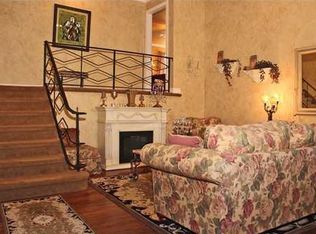 10 Moraine Rd, Edison, NJ 08820