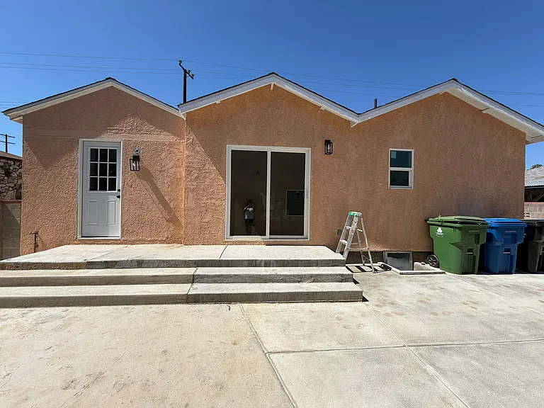 19908 Saticoy St — Photo 35