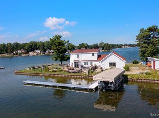 4041 Flynn Dr, Highland, MI 48356