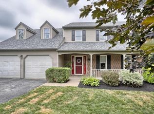 19 Edgewood Dr, Lititz, PA 17543