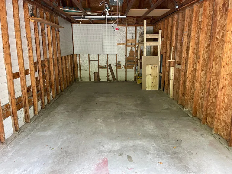 182 Locust Hill Rd — Photo 25