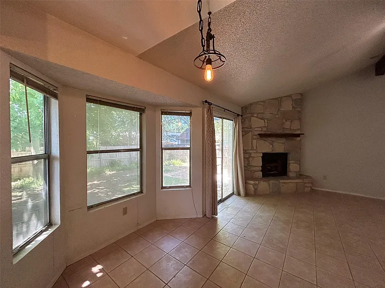 7316 Lake Charles Dr — Photo 5