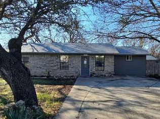 906 E Avenue D, Lampasas, TX 76550