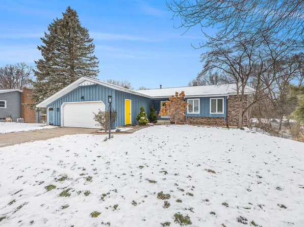 2075 Fox Ridge Dr NE, Grand Rapids, MI 49505
