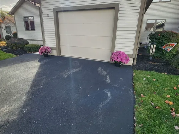 72 Harrier Cir, Rochester, NY 14623