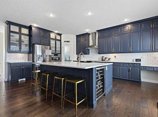 739 N Cimarron Close, Okotoks, AB T1S 1X4