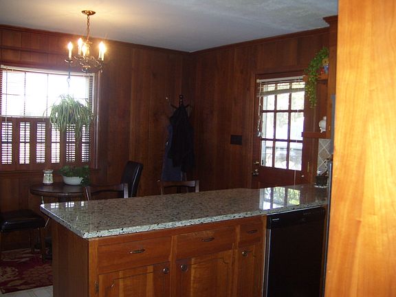 3rd image of 1008 Creekbriar Ave