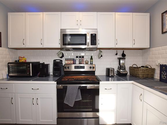 5th image of 4133 Custer Ave