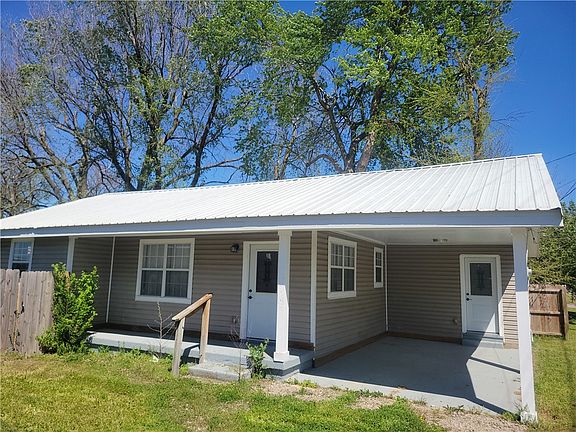 3rd image of 1138 W Elm St