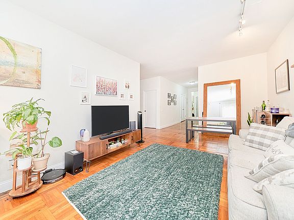 4th image of 56 Bennett Ave APT 4E