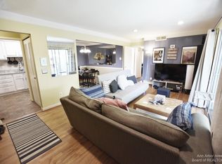 1221 Island Dr APT 202, Ann Arbor, MI 48105