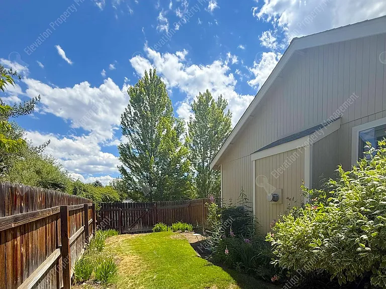 1299 NE Glacier Ridge Rd — Photo 21