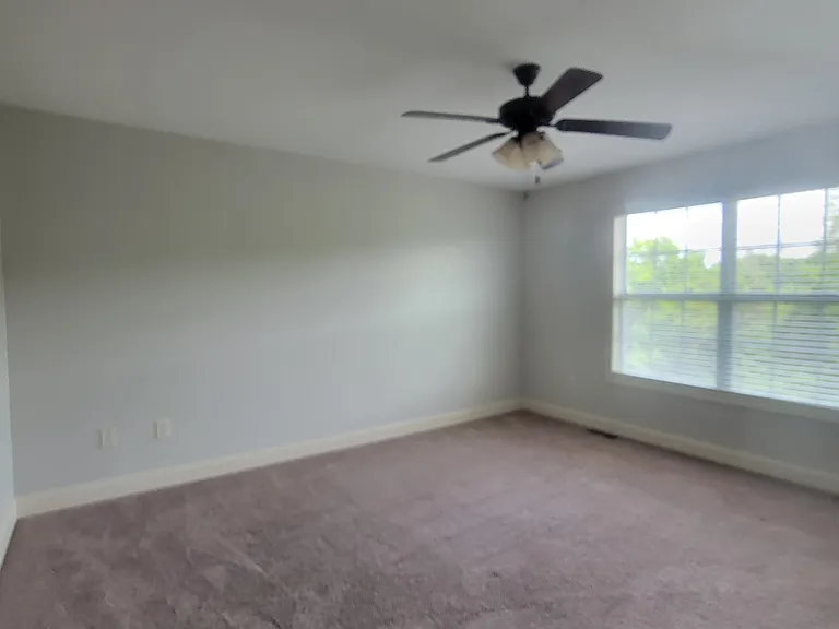 652 Grays Pointe Ct — Photo 18