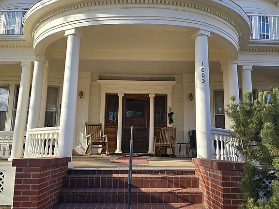 4th image of 1003 Pleasant St