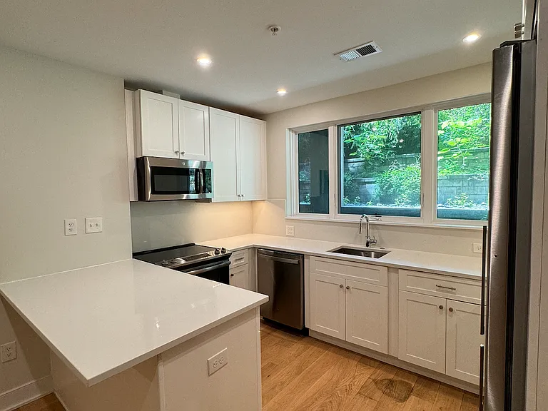 3016 Dumbarton St NW #101 — Photo 6