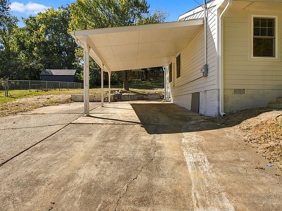 4th image of 207 Edgewood Ave