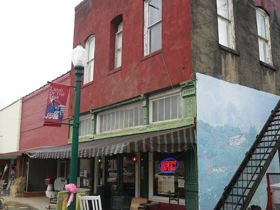 1st image of 109 N Johnson St
