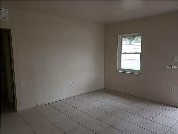 5th image of 1003 Vine Ave