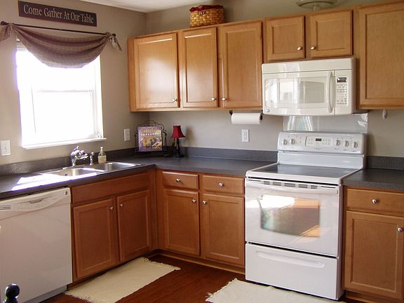 5th image of 405 Sugarwood St