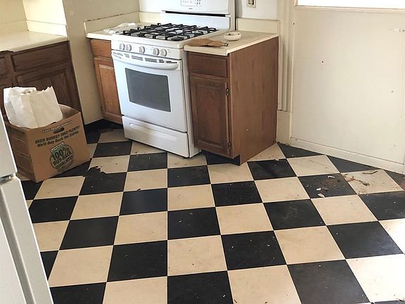 5th image of 626 Clayton St APT C