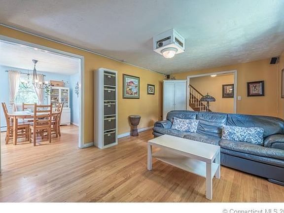 5th image of 16 Knollwood Dr