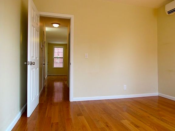 5th image of 130 W Houston St #02