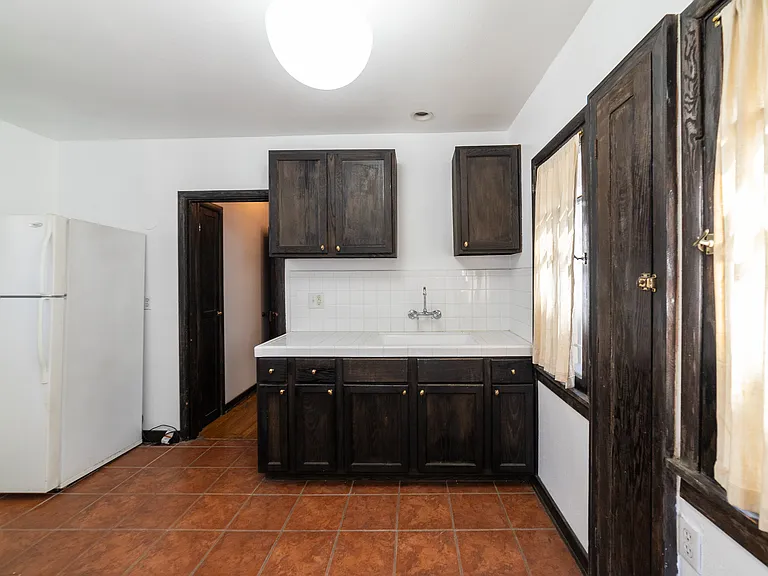 836 Silverlake Blvd — Photo 9